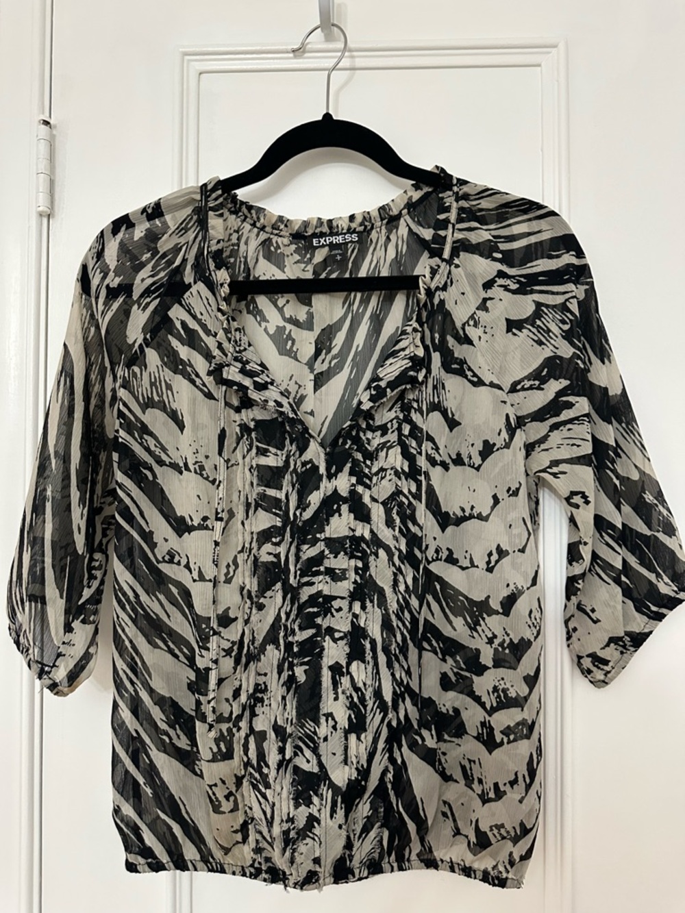 Express Black & Cream Abstract Printed Peasant Blouse